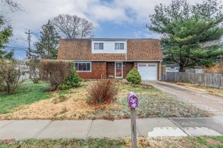 1 Bear Street, Selden, NY 11784