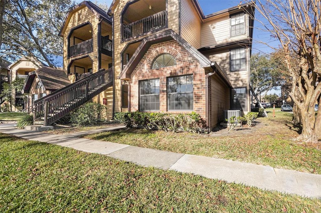 315 LAKEPOINTE DRIVE 104, Altamonte Springs, FL 32701