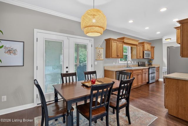 6704 Brook Terrace Dr, Louisville, KY 40228