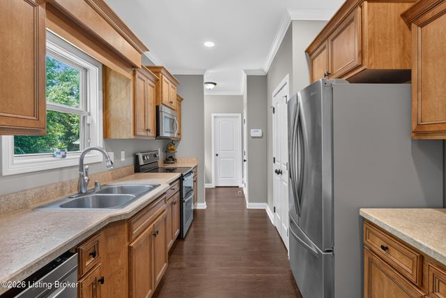 6704 Brook Terrace Dr, Louisville, KY 40228