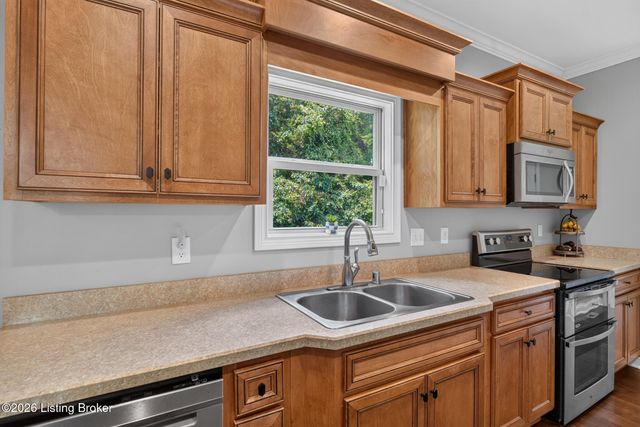 6704 Brook Terrace Dr, Louisville, KY 40228