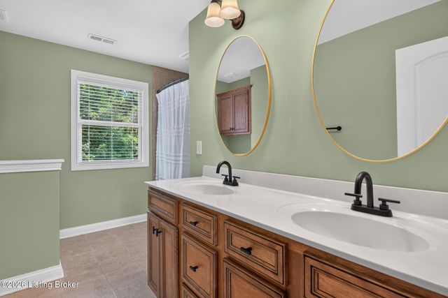 6704 Brook Terrace Dr, Louisville, KY 40228