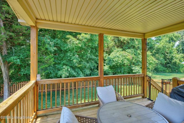 6704 Brook Terrace Dr, Louisville, KY 40228