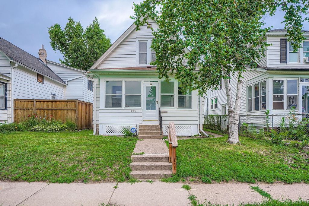 595 Hawthorne Avenue E, Saint Paul, MN 55130