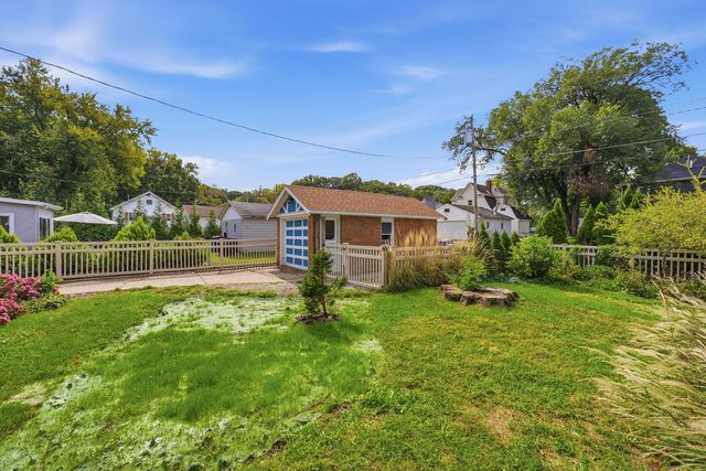 437 49th Street, Moline, IL 61265