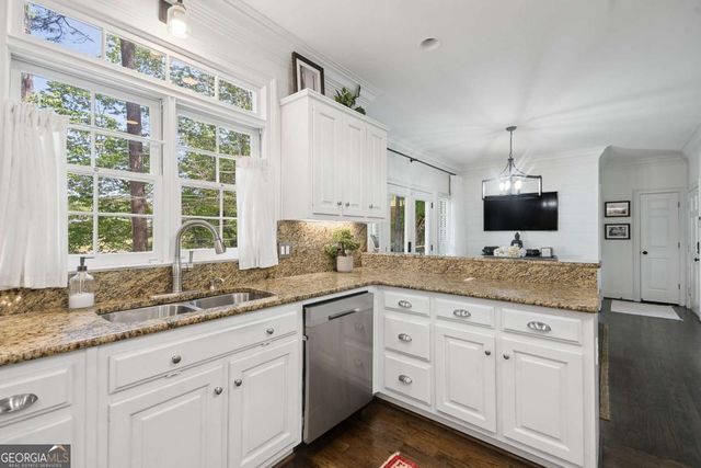 185 Chickering Lake Drive, Roswell, GA 30075