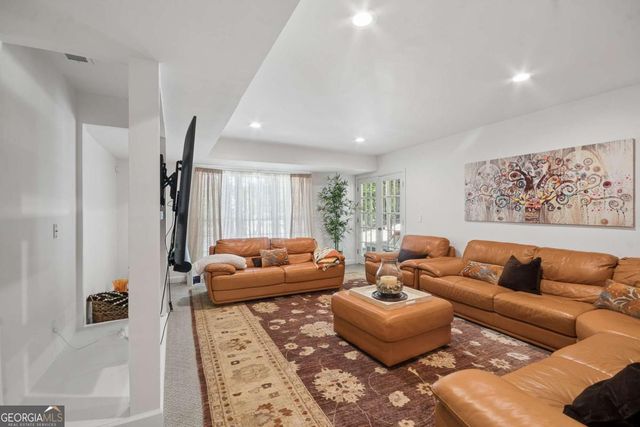 185 Chickering Lake Drive, Roswell, GA 30075