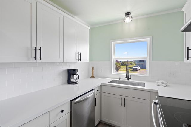 4020 4th Street, Galveston, TX 77554