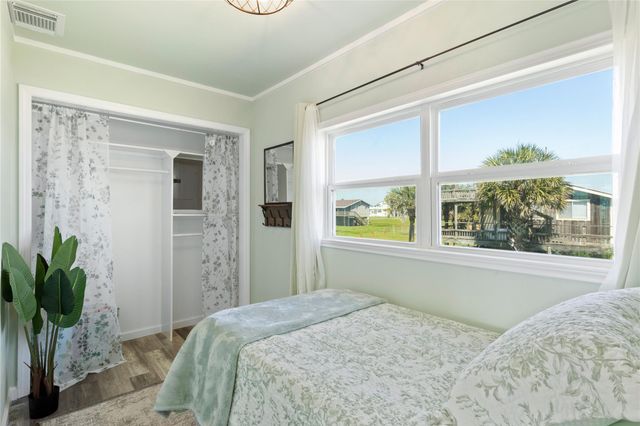 4020 4th Street, Galveston, TX 77554