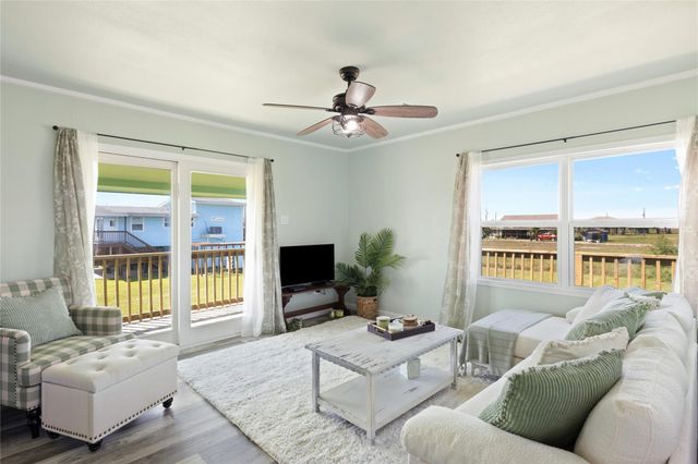 4020 4th Street, Galveston, TX 77554