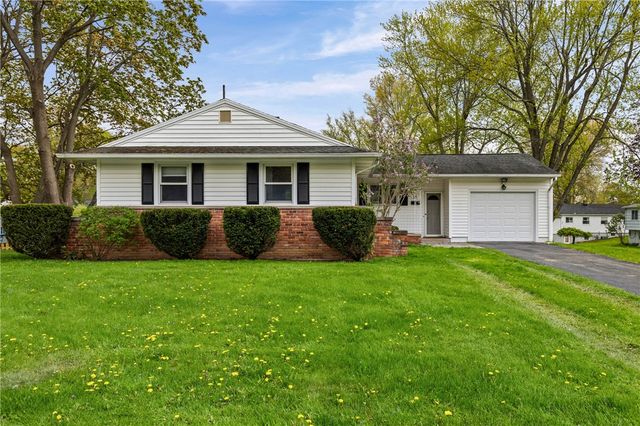 15 Valley Brook Road, Penfield, NY 14526