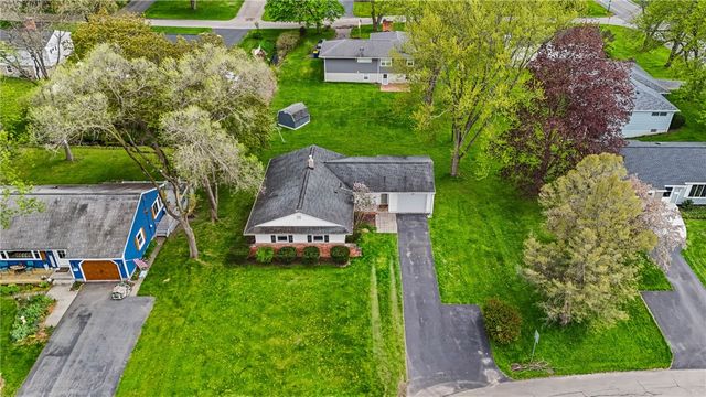 15 Valley Brook Road, Penfield, NY 14526