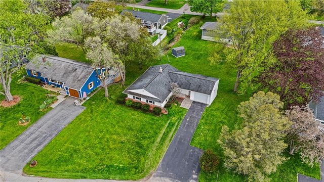 15 Valley Brook Road, Penfield, NY 14526