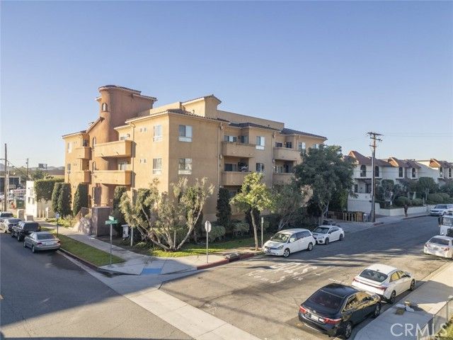 1515 Grismer Avenue 302, Burbank, CA 91504