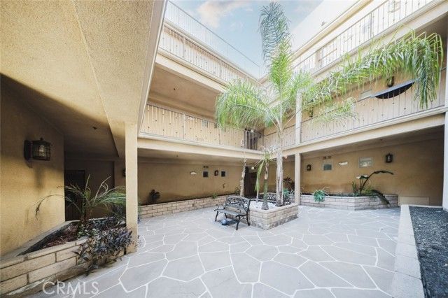 1515 Grismer Avenue 302, Burbank, CA 91504