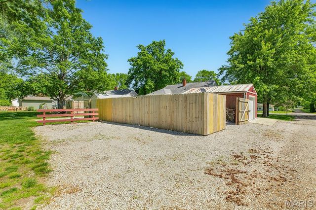 806 Taylor Avenue, Godfrey, IL 62035