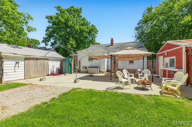806 Taylor Avenue, Godfrey, IL 62035