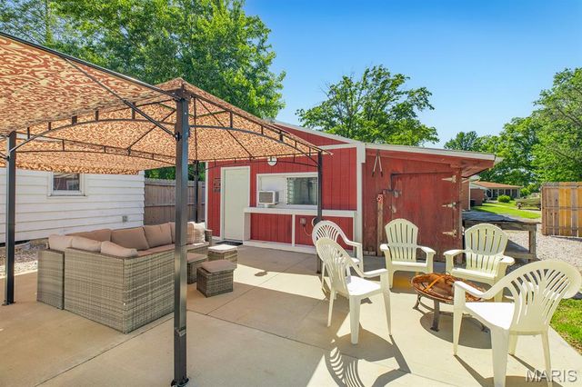 806 Taylor Avenue, Godfrey, IL 62035