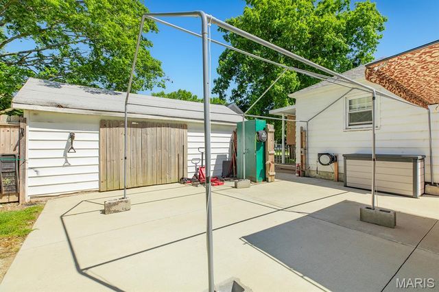 806 Taylor Avenue, Godfrey, IL 62035