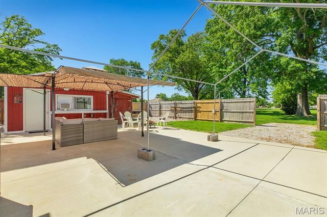 806 Taylor Avenue, Godfrey, IL 62035