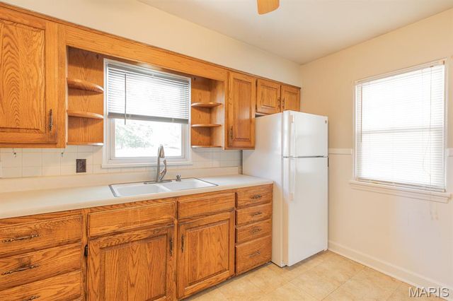 806 Taylor Avenue, Godfrey, IL 62035