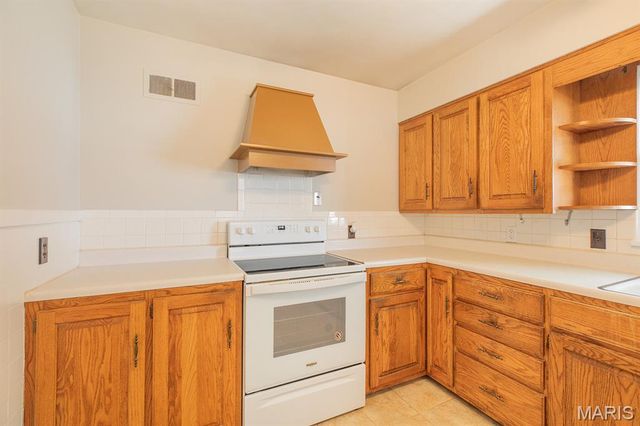 806 Taylor Avenue, Godfrey, IL 62035