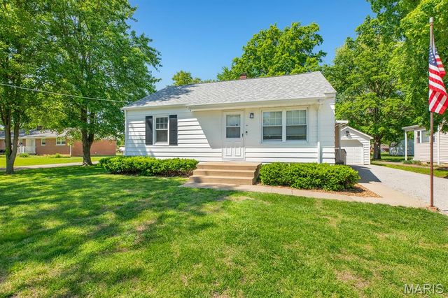 806 Taylor Avenue, Godfrey, IL 62035