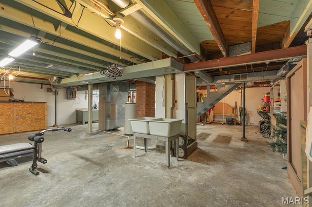 806 Taylor Avenue, Godfrey, IL 62035