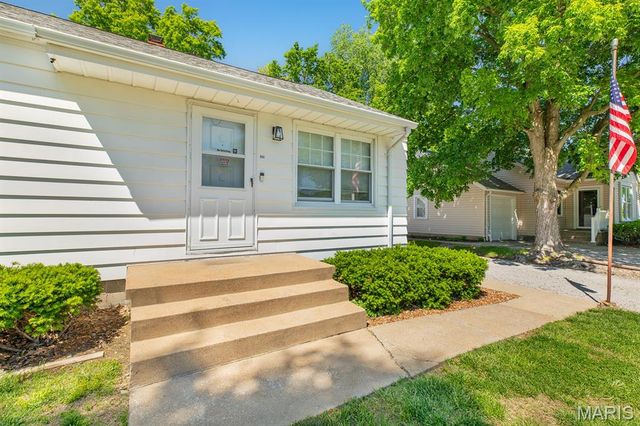 806 Taylor Avenue, Godfrey, IL 62035