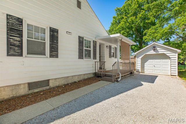 806 Taylor Avenue, Godfrey, IL 62035