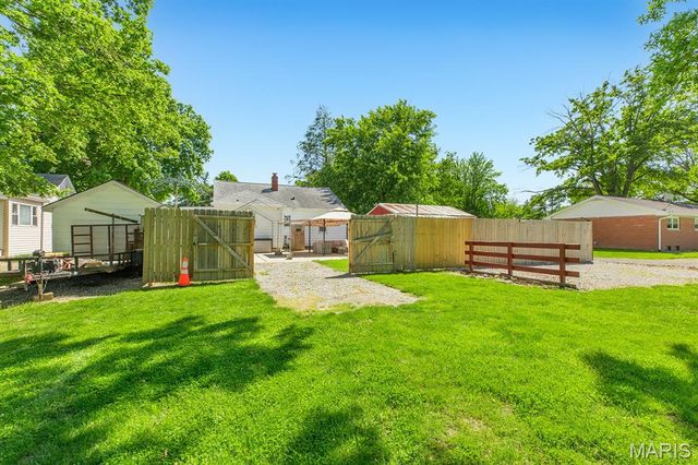 806 Taylor Avenue, Godfrey, IL 62035