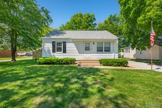 806 Taylor Avenue, Godfrey, IL 62035