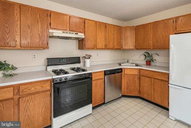 2002 SANDLEWOOD CT, Monmouth Junction, NJ 08852