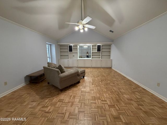 1103 E Bayou Parkway, Lafayette, LA 70508