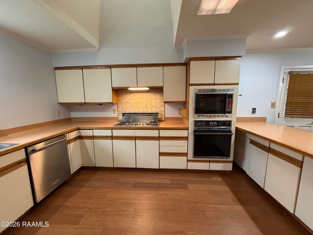 1103 E Bayou Parkway, Lafayette, LA 70508