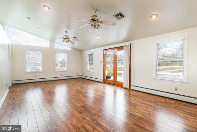 6112 LINGLESTOWN RD, Harrisburg, PA 17112