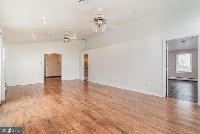 6112 LINGLESTOWN RD, Harrisburg, PA 17112