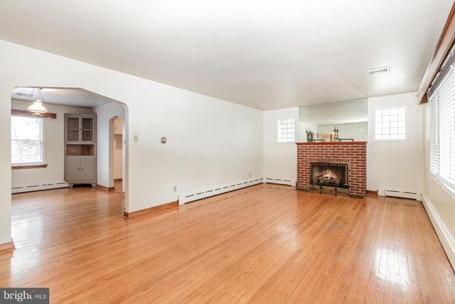 6112 LINGLESTOWN RD, Harrisburg, PA 17112