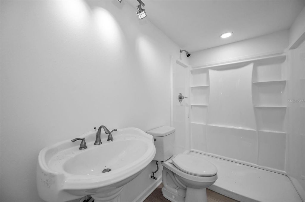 Image 14 of property listing at 406 ORCHID LANE, Palm Harbor, FL 34683