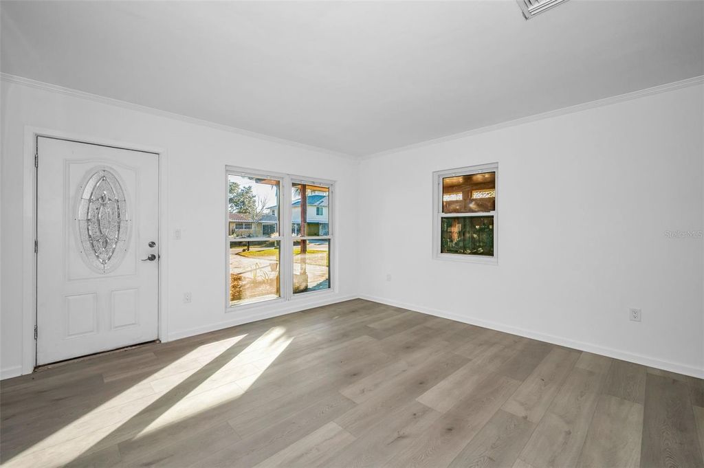 Image 3 of property listing at 406 ORCHID LANE, Palm Harbor, FL 34683