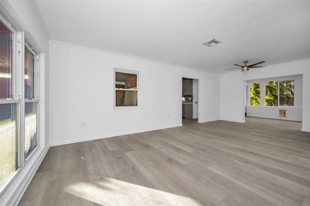 Image 4 of property listing at 406 ORCHID LANE, Palm Harbor, FL 34683