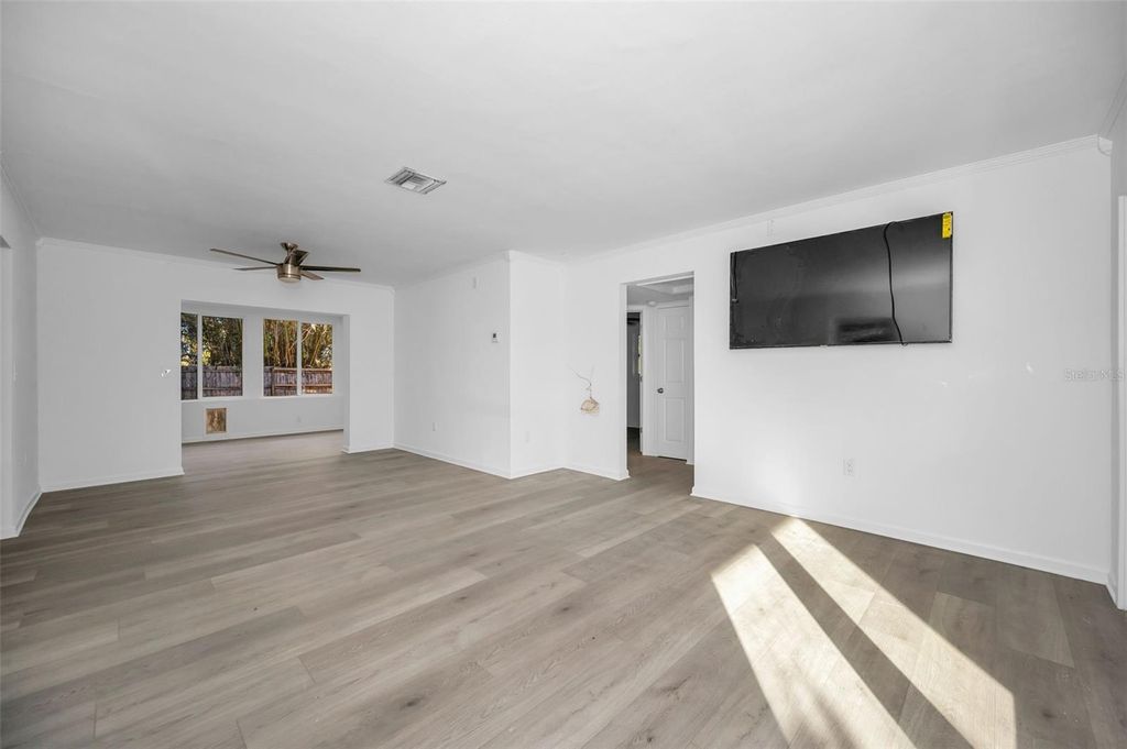 Image 5 of property listing at 406 ORCHID LANE, Palm Harbor, FL 34683