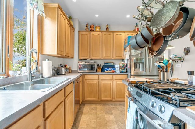 732 State Route 57, Greenwich, NJ 08886