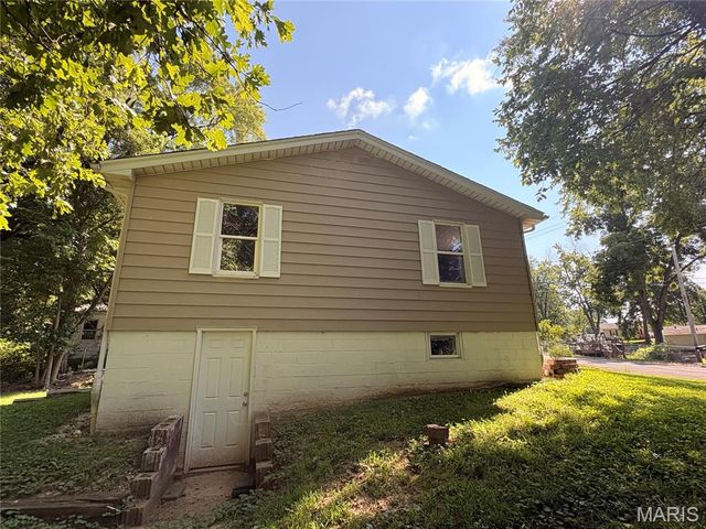1126 East Drive, Cottage Hills, IL 62018