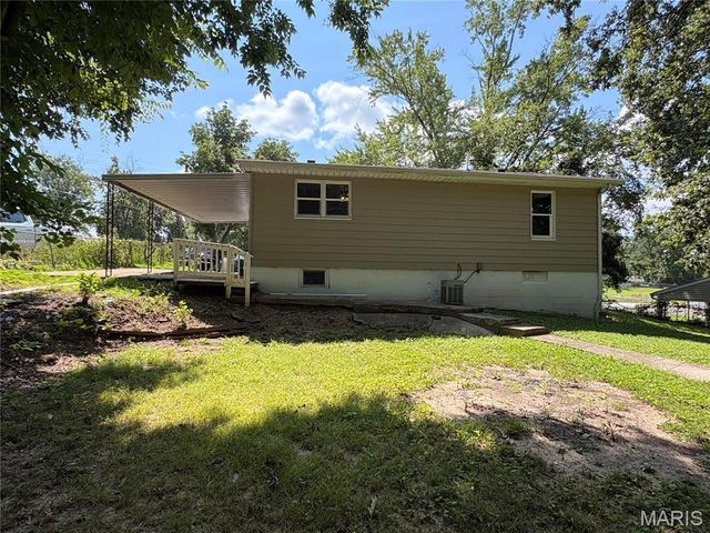 1126 East Drive, Cottage Hills, IL 62018