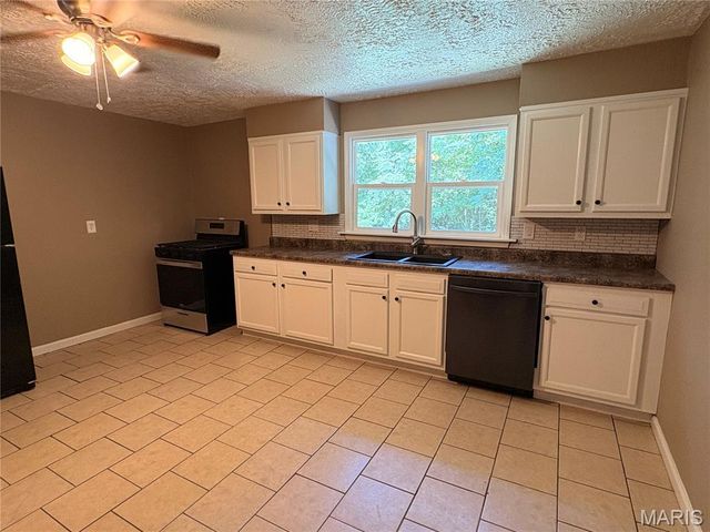 1126 East Drive, Cottage Hills, IL 62018