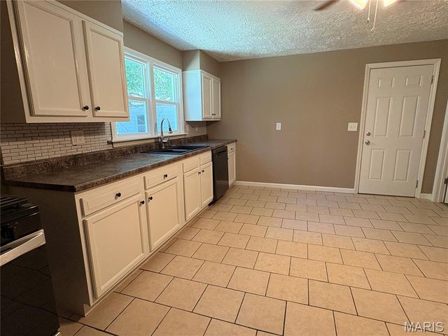 1126 East Drive, Cottage Hills, IL 62018
