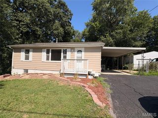 1126 East Drive, Cottage Hills, IL 62018