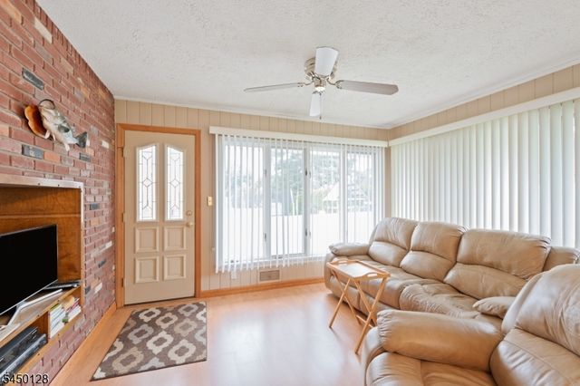 4 Summit Ave, Fair Lawn Boro, NJ 07410