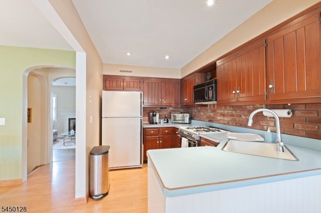 4 Summit Ave, Fair Lawn Boro, NJ 07410